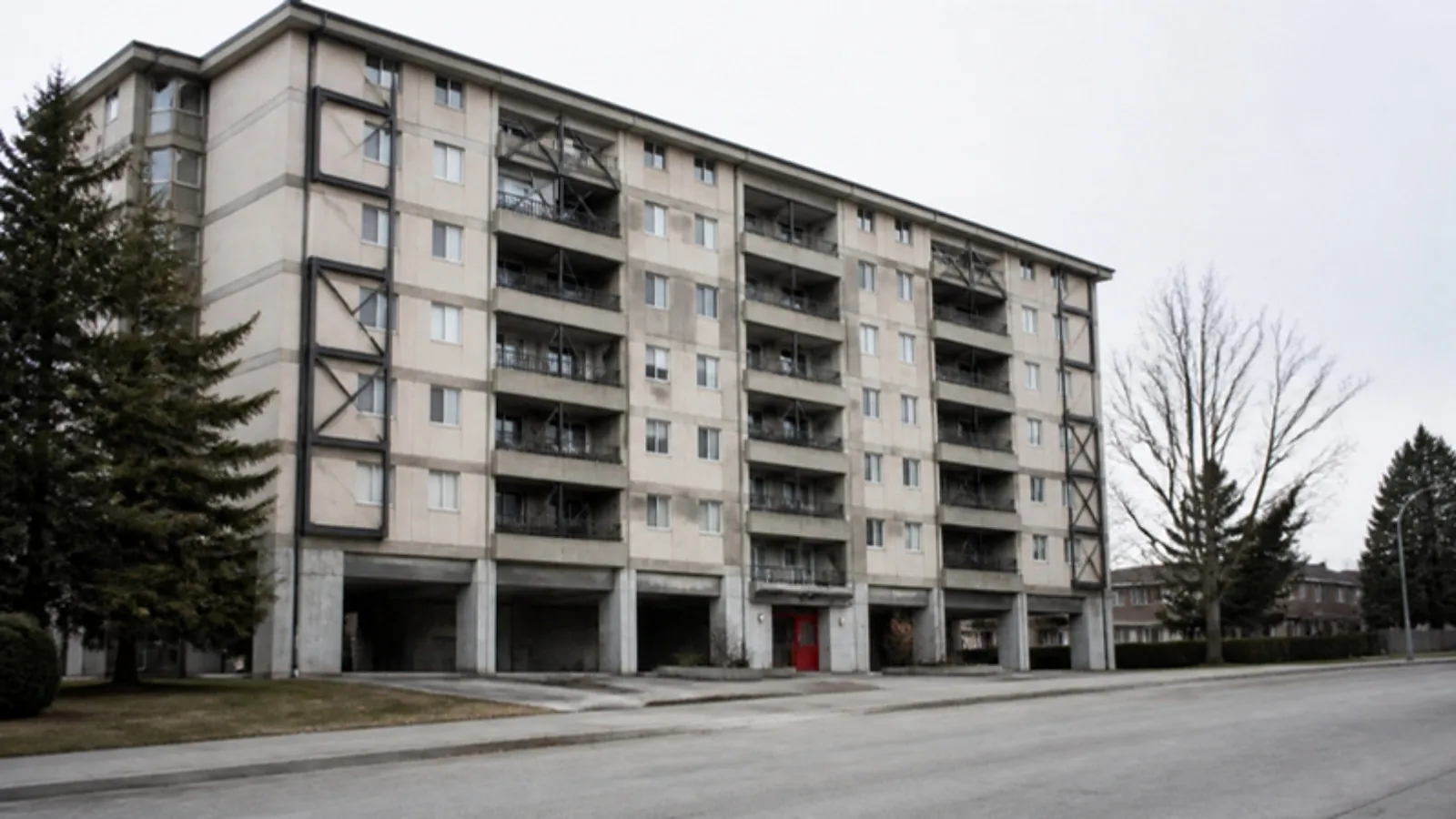 Zemin kat kolonları güçlendirilmiş altı katlı apartman